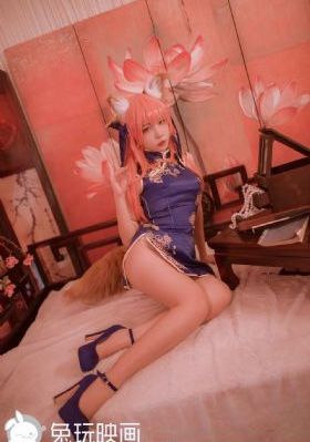 欧美美女卸妆表演撕皮_手机在线免费观看